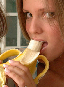Karen & Kate with a banana from Karen Loves Kate